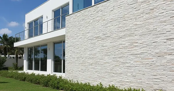 Fachada de pedras naturais